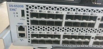 EMC DS-6520B 16gbのブロケード96の左舷SANスイッチ48活動的な港