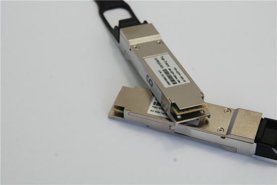 Mellanox MC2210411-SR4E多用性がある40GBASE-XSR4 QSFP+OpticalのトランシーバーMPO MTP-12