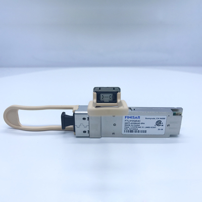 4 X 10GBASE-SRのイーサネットへのブレイクアウトのためのFTL410QE4C 40BASE-SR4 QSFP+ Gen4の光学トランシーバー