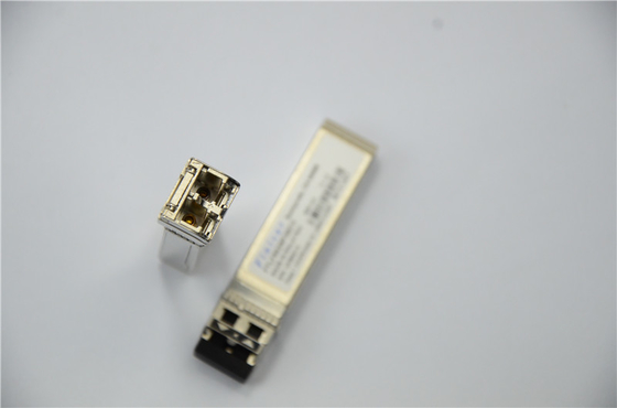 FTLF8529P3BCV-QL 16G SFP+ 850nmの短波のホットプラグ対応の光学トランシーバー モジュール