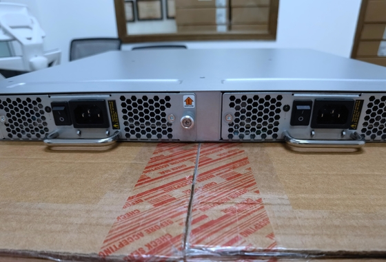 24P 8GB SWLのブロケードSANはBR-6510-24-8G-R 24 X 8Gb SFP+ 48の港を転換する